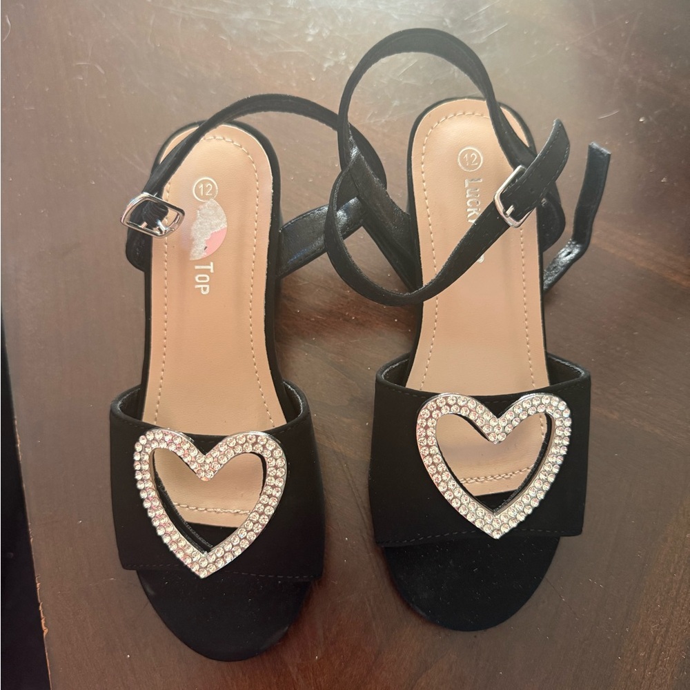 Chic Black Heart-Embellished Kids Sandals